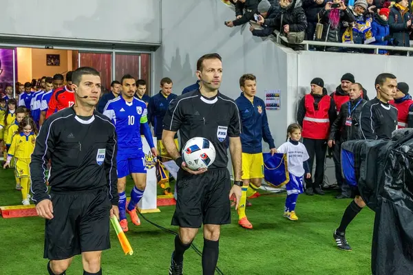 オデッサ ウクライナ 2016 ウクライナ の国民のフットボール チームとキプロス のナショナル チームの親善試合 強烈なサッカーの試合のゲームの瞬間 — ストック写真