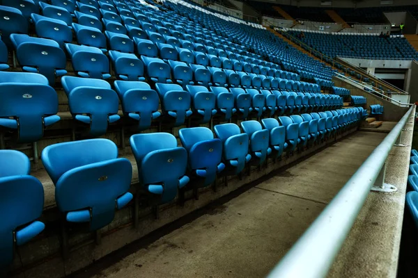 Prázdné Staré Plastové Židle Stadionu Počet Prázdných Míst Malé Starého — Stock fotografie