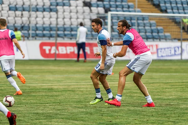 Odessa, Ukrayna - 3 Ağustos 2018: Futbolcular, Fc Djurgardens Eğer İsveç Melkemichel özcan sırasında oyun Uefa Avrupa Ligi 2018 Fc Mariupol (Ukrayna) ile futbol sahada. Futbol oyuncular Tren