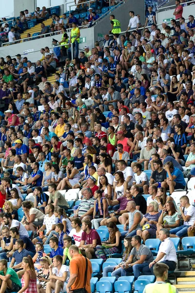 Odessa Ukraina Sierpnia 2015 Fanów Piłki Nożnej Widzów Trybunach Stadionu — Zdjęcie stockowe