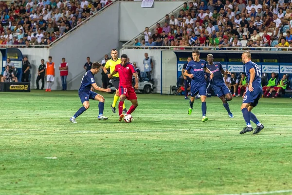 Odessa, Ukrayna - 9 Ağustos 2018: Uefa Avrupa Ligi 2018 Fc Mariupol (Ukrayna) - Fc Girondins de Bordeaux (Fransa) gergin bir futbol maçı Avrupa Ligi. Bordeaux - Fransa - kırmızı