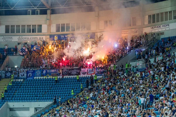 Odessa Ukraine Agosto 2015 Torcedores Espectadores Futebol Nas Arquibancadas Estádio — Fotografia de Stock