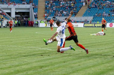 Odessa, Ukrayna - 14 Ağustos 2015: Fc Shakhtar Donetsk ve Fc Dnipro Dnipropetrovsk Ukrayna Kupası maçında top için kavga ediyorlar. Ayrıntı oyunun.