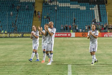 Odessa, Ukrayna - 3 Ağustos 2018: Futbolcular, Fc Djurgardens Eğer İsveç Melkemichel özcan sırasında oyun Uefa Avrupa Ligi 2018 Fc Mariupol (Ukrayna) ile futbol sahada. Futbol oyuncular Tren