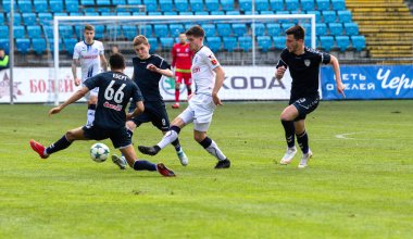 Odessa, Ukrayna-17 March2018: Ukrayna Premier Ligi takımları arasında futbol maçı Şampiyonlar Chernomorets (Odessa) ve çelik. Açılış Şampiyonası, beraberlik, geçit töreni, tekme kapıdan
