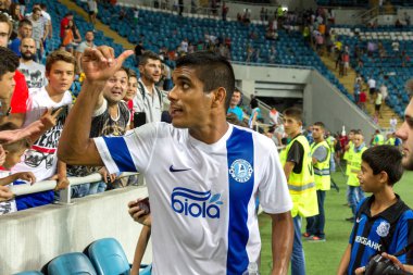 Odessa, Ukrayna - 14 Ağustos, 2015: futbol taraftarları ve seyirci stadyum standları duygusal Fc Shakhtar (Donetsk) - Dnipro (Dnipropetrovsk) oyun sırasında onların takım destekler. Major League. Ukrayna Kupası