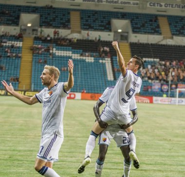 Odessa, Ukrayna - 3 Ağustos 2018: Futbolcular, Fc Djurgardens Eğer İsveç Melkemichel özcan sırasında oyun Uefa Avrupa Ligi 2018 Fc Mariupol (Ukrayna) ile futbol sahada. Futbol oyuncular Tren