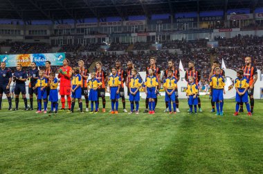 Odessa, Ukrayna - 21 Temmuz 2018: Fc Shakhter'ın futbol takımı açılış töreninde Ukrayna Super Kupası Finalleri. Futbol sahası geçit açma sırasında futbol takımı
