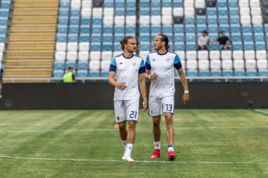 Odessa, Ukrayna - 3 Ağustos 2018: Futbolcular, Fc Djurgardens Eğer İsveç Melkemichel özcan sırasında oyun Uefa Avrupa Ligi 2018 Fc Mariupol (Ukrayna) ile futbol sahada. Futbol oyuncular Tren