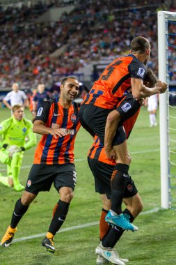 Odessa, Ukrayna - 15 Haziran 2017: Fc Dinamo (Kiev) gol gol ile Fc Shakhtar (Donetsk) sevinir. Futbolcular futbol oyunu zaferle sevinçle ve duygusal kutlamak