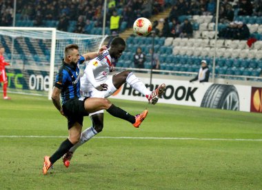 Odessa, Ukrayna - 20 Şubat: oyun sırasında Avrupa Ligi futbol anını Chernomorets Odessa Ukrayna ve Olympique Lionnais Fransa karşı maç. Olympique Lionnais, Capp Mamadou - Nabi - 20 Şubat 2014 yılında Odess savunucusu takım