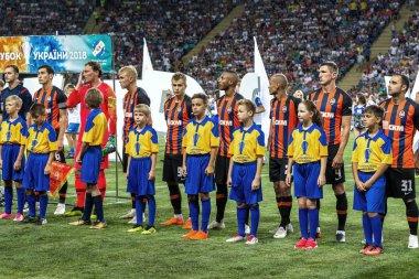 Odessa, Ukrayna - 21 Temmuz 2018: Fc Shakhter'ın futbol takımı açılış töreninde Ukrayna Super Kupası Finalleri. Futbol sahası geçit açma sırasında futbol takımı