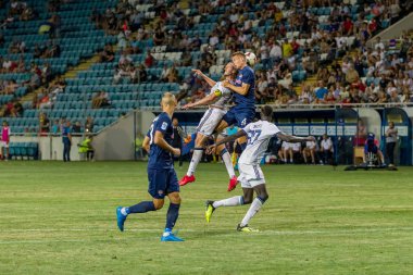 Odessa, Ukrayna - 3 Ağustos 2018: duygusal futbol taraftarları destek ekibi stadyumunda futbol kulübü Djurgardens Eğer İsveç oyun Uefa Avrupa Ligi oyun sırasında. Kalabalık futbol taraftarları Stadyumu futbol