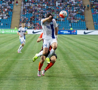 Odessa, Ukrayna - 14 Ağustos 2015: Fc Shakhtar Donetsk ve Fc Dnipro Dnipropetrovsk Ukrayna Kupası maçında top için kavga ediyorlar. Ayrıntı oyunun.