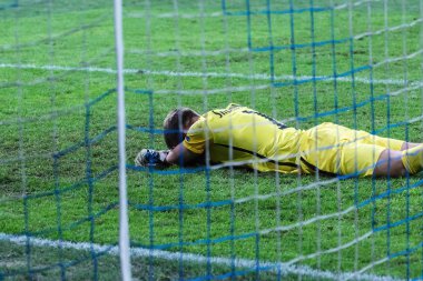 Odessa, Ukrayna - 15 Eylül 2016: Zarya Fc kalecisi Andrei Lunin duygusal cevapsız gol için tepki verir. Sonra kalede gol futbol sahasında kaleci yalan