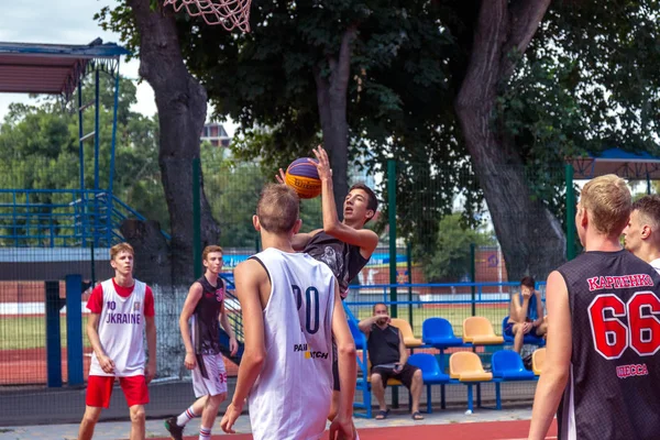 Odessa Ukraine Julho 2018 Adolescentes Jogam Basquete Durante Campeonato Streetball — Fotografia de Stock