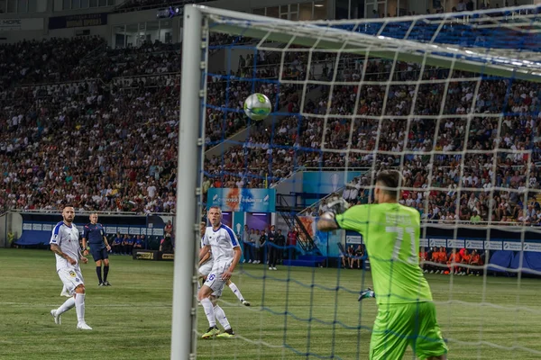 Odessa, Ukrayna - 21 Temmuz 2018. Dinamo Kiev ve Shahtar Donetsk Premier lig liderleri şiddetli ilkeli duygusal maçında Ukrayna Super Kupası maç sırasında