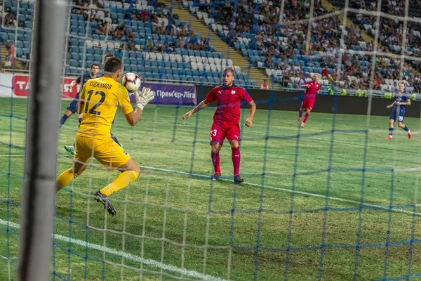 Odessa, Ukrayna - 9 Ağustos 2018: Uefa Avrupa Ligi 2018 Fc Mariupol (Ukrayna) - Fc Girondins de Bordeaux (Fransa) gergin bir futbol maçı Avrupa Ligi. Bordeaux - Fransa - kırmızı