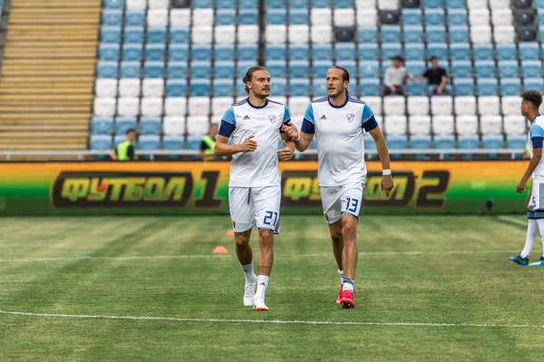 Odessa, Ukrayna - 3 Ağustos 2018: Futbolcular, Fc Djurgardens Eğer İsveç Melkemichel özcan sırasında oyun Uefa Avrupa Ligi 2018 Fc Mariupol (Ukrayna) ile futbol sahada. Futbol oyuncular Tren