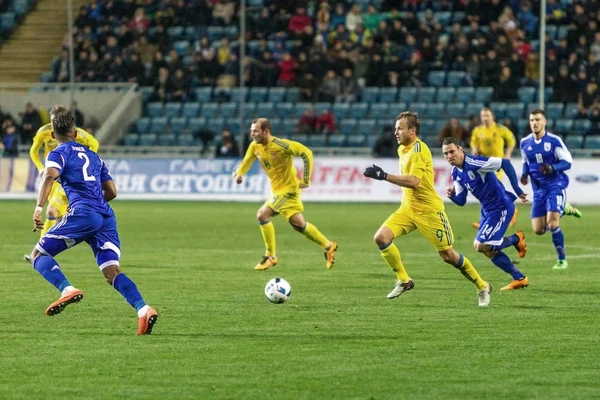 オデッサ ウクライナ 2016 ウクライナ の国民のフットボール チームとキプロス のナショナル チームの親善試合 強烈なサッカーの試合のゲームの瞬間 — ストック写真