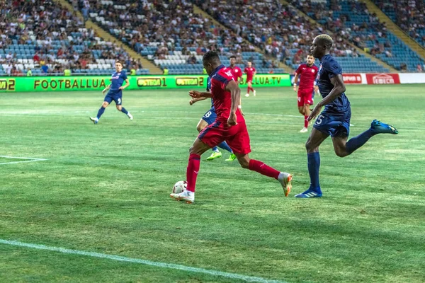 Odessa, Ukrayna - 9 Ağustos 2018: Uefa Avrupa Ligi 2018 Fc Mariupol (Ukrayna) - Fc Girondins de Bordeaux (Fransa) gergin bir futbol maçı Avrupa Ligi. Bordeaux - Fransa - kırmızı