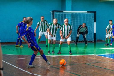 Odessa, Ukrayna -11 Eylül 2016: mini-futbol spor, sporcular büyük 60 + ve 40 + gazileri arasında Ukrayna Kupası. Oyun Futsal Şampiyonası puan. Oyunu mini futbol