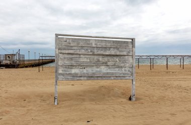 Arka plan doku duvar eski boya peeling ile. Eski ahşap arka plan ağaç eski boya artıkları parçaları kalıntıları ile. Doku eski ağaç bir kurulu ile boya, antika arka plan soyulması boya