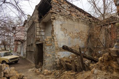 Eski fabrikasının yıkılan binaların iç. Endüstriyel kuruluş kalıntıları, karanlık parçaları fabrika tesislerinde bitki sonucu olarak ekonomik kriz Catacombs, Bodrum, tünel yok.