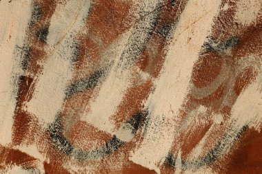 Eski beton duvar soyut konturlar ve boya lekeleri tarafından bozulmuş. Beton, yıpranmış, duvarı, hasarlı boya yıpranmış. sanatsal doku duvar. Boyalı kötü yüzey çatlak kaşıdı.