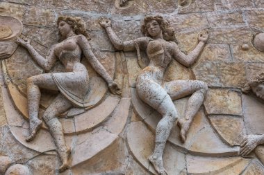 SSCB 20 kez gelen dansçılar ile eski bir kısma eski otel binası, Anapa, Rusya'nın tamirde korundu. Binanın cephesinde antik kısma