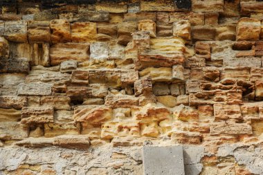 Antik taş duvar dokusu. Granit, mermer güzel taş desen gri renk modern tarzı tasarım dekoratif düzensiz çatlaklar çok taş duvar çimento ile yüzey arka plan. Derin çatlak arka plan