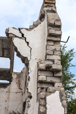 Eski fabrikasının yıkılan binaların iç. Endüstriyel kuruluş kalıntıları, karanlık parçaları fabrika tesislerinde bitki sonucu olarak ekonomik kriz Catacombs, Bodrum, tünel yok.