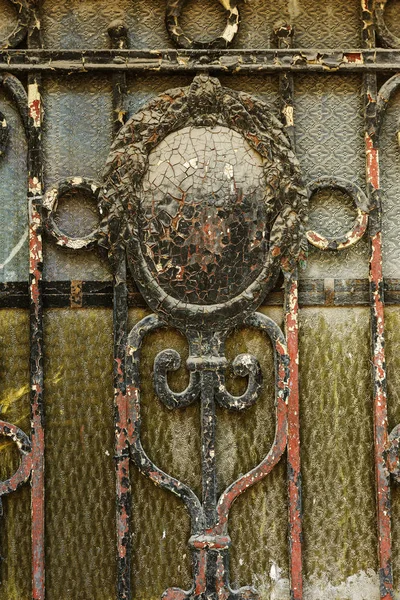 Eine Alte Stahltür Details Struktur Und Dekoration Aus Schmiedeeisen Mit — Stockfoto