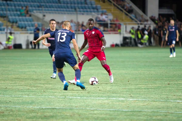 Odessa, Ukrayna - 9 Ağustos 2018: Avrupa Ligi Uefa Avrupa Ligi 2018 Fc Girondins de Bordeaux (Fransa) futbol maçı. Bordeaux - Fransa - ısınma, Fc Mariupol Ukrayna ile maçtan önce eğitim