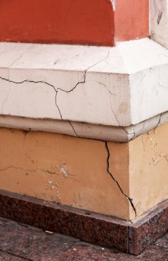 Vintage çatlaklar arka plan. Arka plan yüzeyi ile yaratıcı çatlaklar. Düzen için yaratıcı tasarım için arka plan olarak Web çatlaklar. doku derin çatlaklar ağ ile çimento tabakasının taş yüzeydir