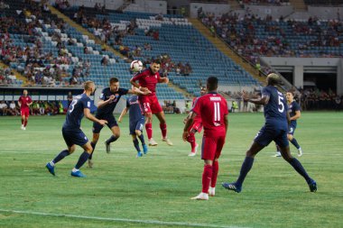 Odessa, Ukrayna - 9 Ağustos 2018: Avrupa Ligi Uefa Avrupa Ligi 2018 Fc Girondins de Bordeaux (Fransa) futbol maçı. Bordeaux - Fransa - ısınma, Fc Mariupol Ukrayna ile maçtan önce eğitim