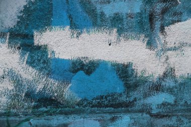 Eski renkli tuğla duvar, eski boya ve doku izleriyle sıvanmış. Olağanüstü yaratıcı tasarım için eskimiş bir arka plan olarak