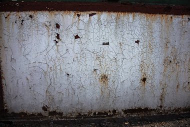 Ahşap kavramsal arka plan. Ahşap kurulların eski boyalı arka plan. Ahşap kalkan soyulması boya izleri eski bir kırık. Antik bir eski boyalı ahşap gürültü kalkan yüzeyi kavramı