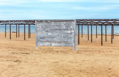 Arka plan doku duvar eski boya peeling ile. Eski ahşap arka plan ağaç eski boya artıkları parçaları kalıntıları ile. Doku eski ağaç bir kurulu ile boya, antika arka plan soyulması boya