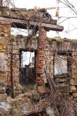 Eski fabrikasının yıkılan binaların iç. Endüstriyel kuruluş kalıntıları, karanlık parçaları fabrika tesislerinde bitki sonucu olarak ekonomik kriz Catacombs, Bodrum, tünel yok.