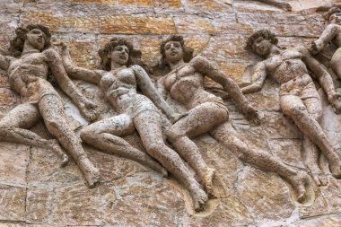 SSCB 20 kez gelen dansçılar ile eski bir kısma eski otel binası, Anapa, Rusya'nın tamirde korundu. Binanın cephesinde antik kısma