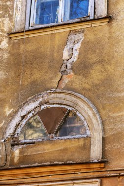 Vintage çatlaklar arka plan. Arka plan yüzeyi ile yaratıcı çatlaklar. Düzen için yaratıcı tasarım için arka plan olarak Web çatlaklar. doku derin çatlaklar ağ ile çimento tabakasının taş yüzeydir