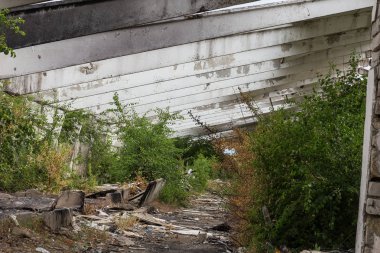 Eski fabrikasının yıkılan binaların iç. Endüstriyel kuruluş kalıntıları, karanlık parçaları fabrika tesislerinde bitki sonucu olarak ekonomik kriz Catacombs, Bodrum, tünel yok.