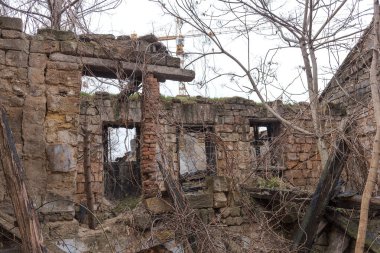 Eski fabrikasının yıkılan binaların iç. Endüstriyel kuruluş kalıntıları, karanlık parçaları fabrika tesislerinde bitki sonucu olarak ekonomik kriz Catacombs, Bodrum, tünel yok.