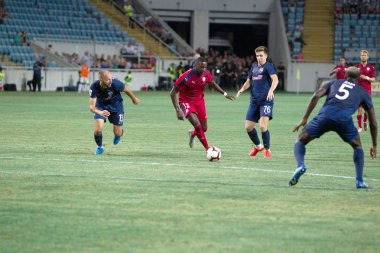 Odessa, Ukrayna - 9 Ağustos 2018: Avrupa Ligi Uefa Avrupa Ligi 2018 Fc Girondins de Bordeaux (Fransa) futbol maçı. Bordeaux - Fransa - ısınma, Fc Mariupol Ukrayna ile maçtan önce eğitim