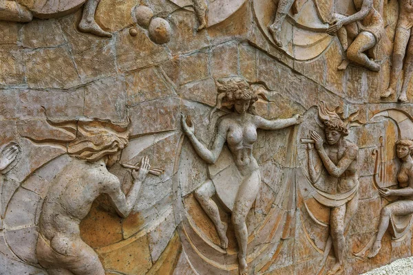 SSCB 20 kez gelen dansçılar ile eski bir kısma eski otel binası, Anapa, Rusya'nın tamirde korundu. Binanın cephesinde antik kısma