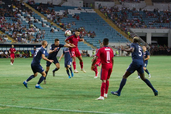 Odessa, Ukrayna - 9 Ağustos 2018: Avrupa Ligi Uefa Avrupa Ligi 2018 Fc Girondins de Bordeaux (Fransa) futbol maçı. Bordeaux - Fransa - ısınma, Fc Mariupol Ukrayna ile maçtan önce eğitim