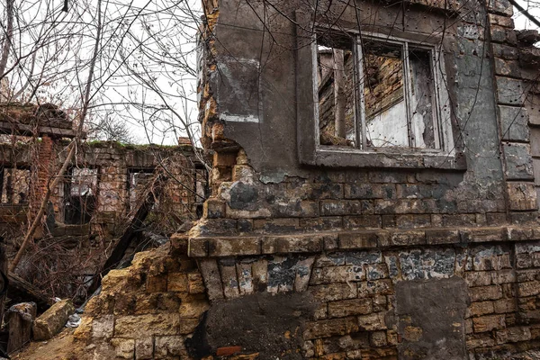 Eski fabrikasının yıkılan binaların iç. Endüstriyel kuruluş kalıntıları, karanlık parçaları fabrika tesislerinde bitki sonucu olarak ekonomik kriz Catacombs, Bodrum, tünel yok.
