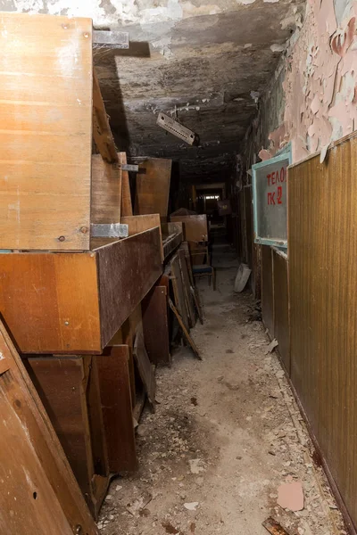 Verlaten Huis Spooky Interieur Van Verwoeste Huis Met Ingerichte Kamers — Stockfoto