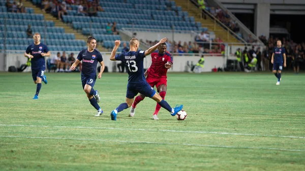 Odessa, Ukrayna - 9 Ağustos 2018: Avrupa Ligi Uefa Avrupa Ligi 2018 Fc Girondins de Bordeaux (Fransa) futbol maçı. Bordeaux - Fransa - ısınma, Fc Mariupol Ukrayna ile maçtan önce eğitim